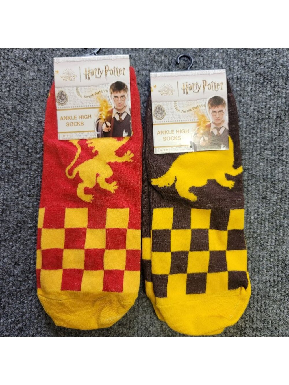 Harry Potter 2 Pair Ankle High Socks Gryffindor Hufflepuff  Size 9-11 Red Yellow